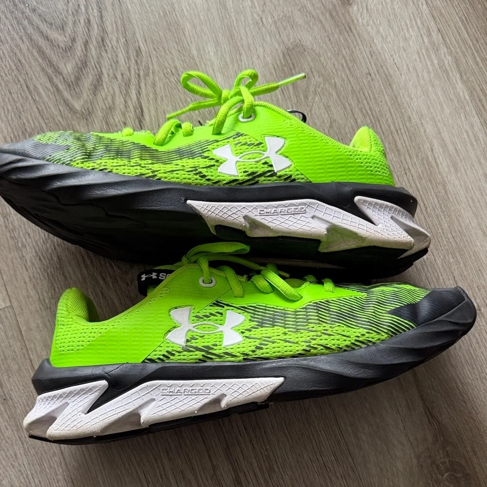 Under Armour Neon Green and Black Youth Running Shoes - Picture 3 of 3
